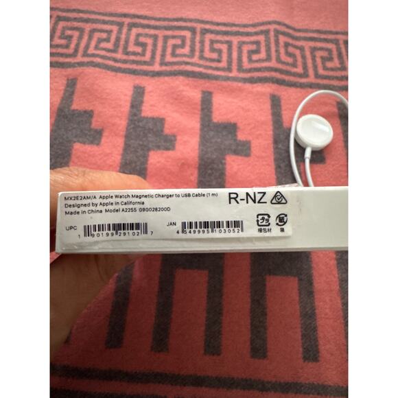 Apple Magnetic charger to  USB
Cable 1m - Picture 4 of 4